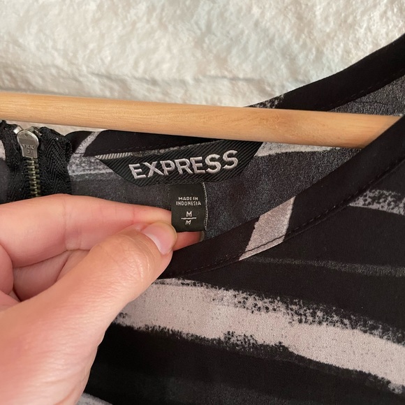 Express 3/4 Sleeve Top - Picture 5 of 5